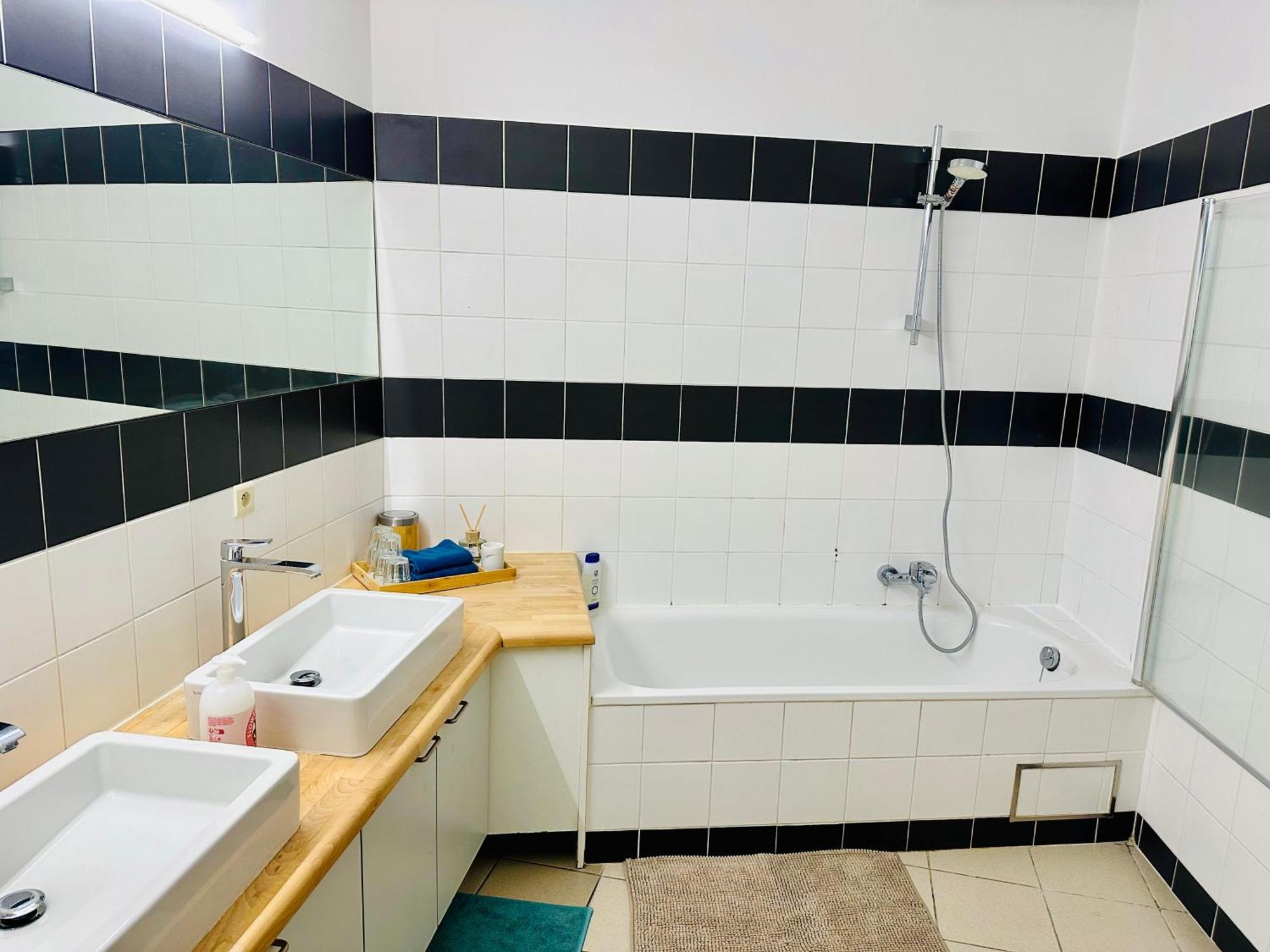 Down Town Oasis-Spacious Loft With Private Parking 브뤼셀 외부 사진